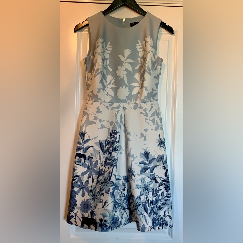 NWOT O’ SO CUTE “JUST TAYLOR” DRESS. SIDE SLIT POCKET ON EA SIDE. SLEEVELESS.